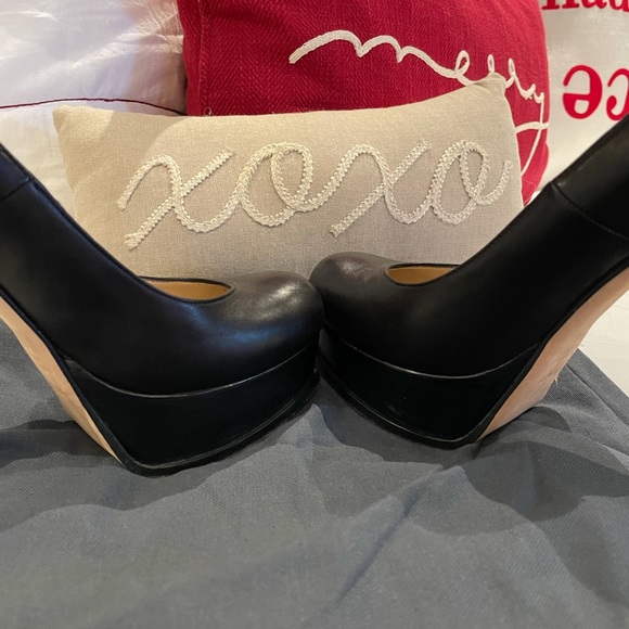 Beautiful perfect condition Fendi heel - Picture 7 of 7